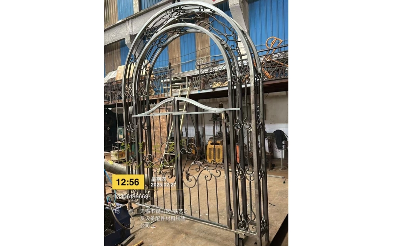 Wrought iron flower rack, corridor rack, small door - Wrought iron arched door